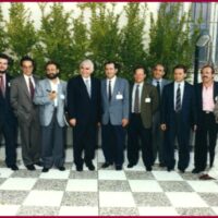 Foto scattata in occasione del 39°Congresso Nazionale della Società di Neurochirurgia, tenutosi a Lecce nel settembre 1990.. Al centro della foto il Prof. G.M.Yasargil
